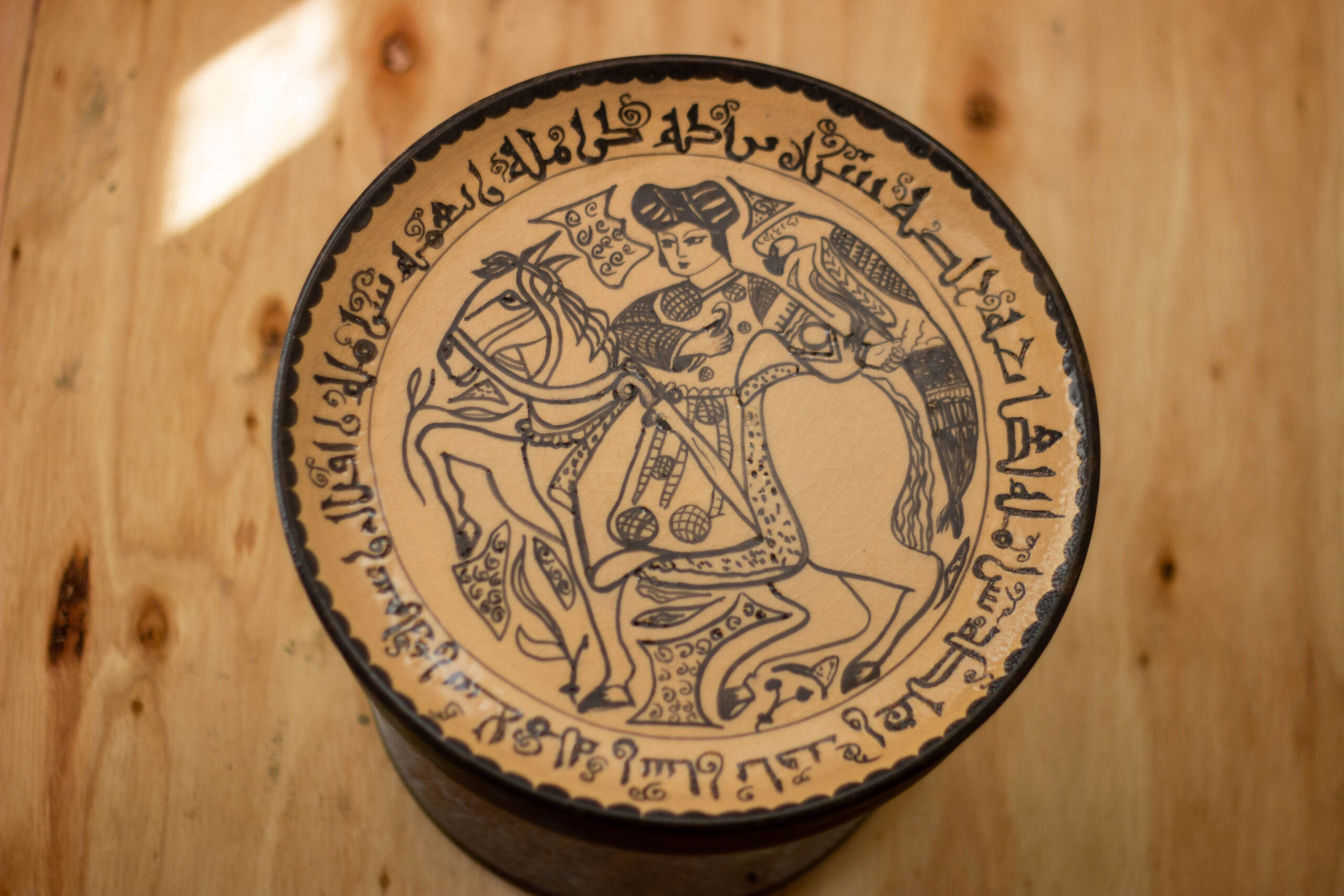 طبق رسم يدوي فاطمي طبق رسم يدوي فاطمي