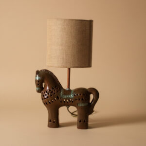 وحدة إضاءة خزفية حصان