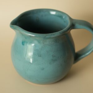 وعاء خزف للحليب