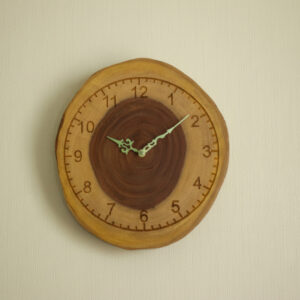 ساعة حائط خشب طبيعي